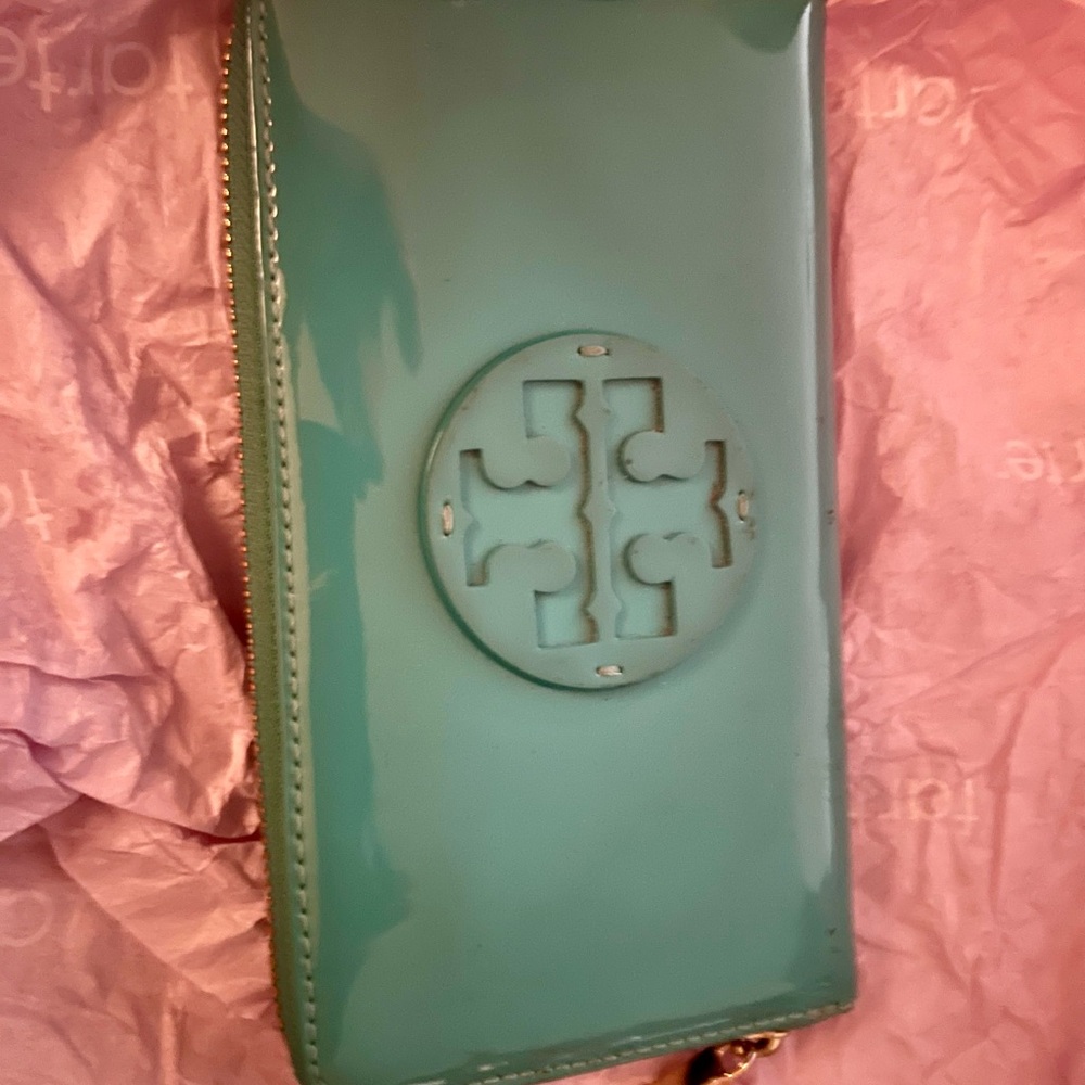 Tory Burch Green Leather Satchel with Matching Green Patent Wallet - Picture 4 of 10